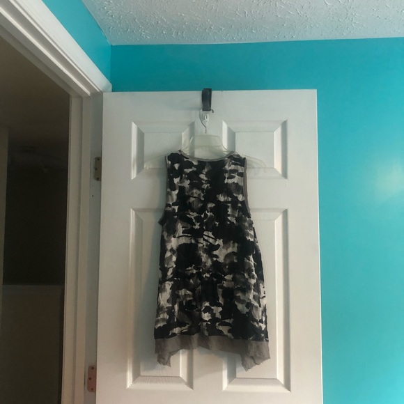 Simply Vera Wang Sleeveless Top - Picture 2 of 8